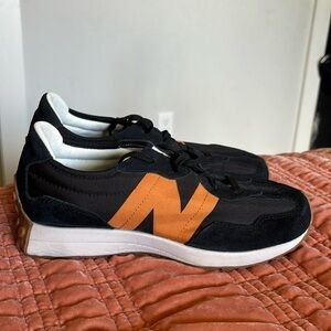NWOT New Balance 327 sneakers!